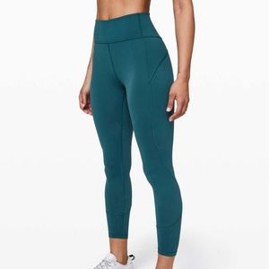 Lululemon In Movement Tight 25" *Everlux
Bermuda Teal